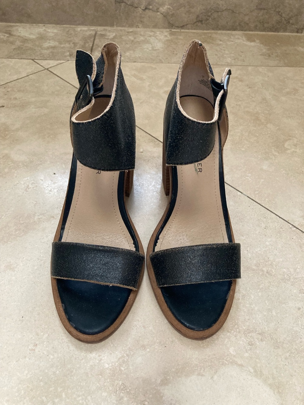 Kelsi Dagger Women’s Block Heel Shoes -Size 7 (with Travel Bag)
